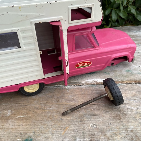 Vintage 1963-69 Tonka Toys Mini Pink Jeep Camper Truck - Picture 8 of 11